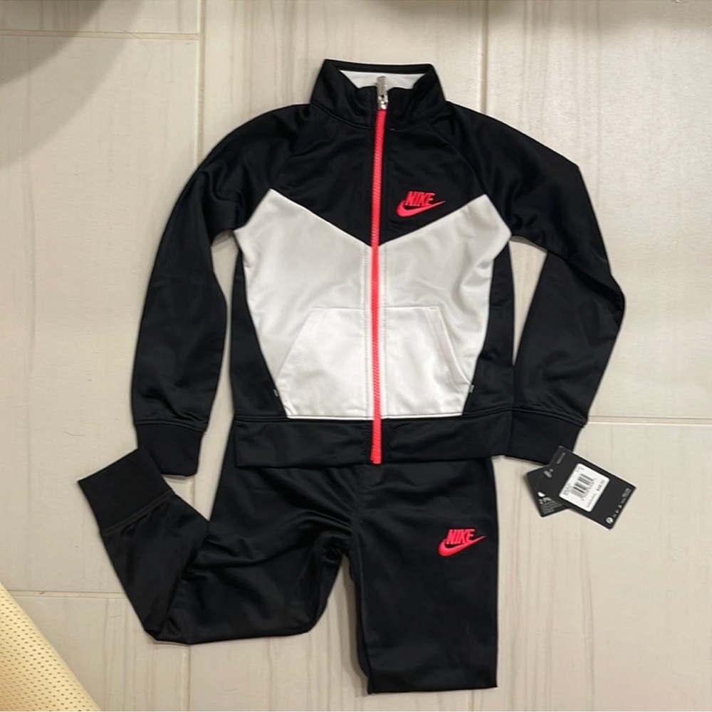 Girls Nike set
